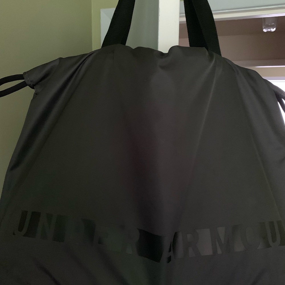 NWOT- Under Armour clinch top gym bag